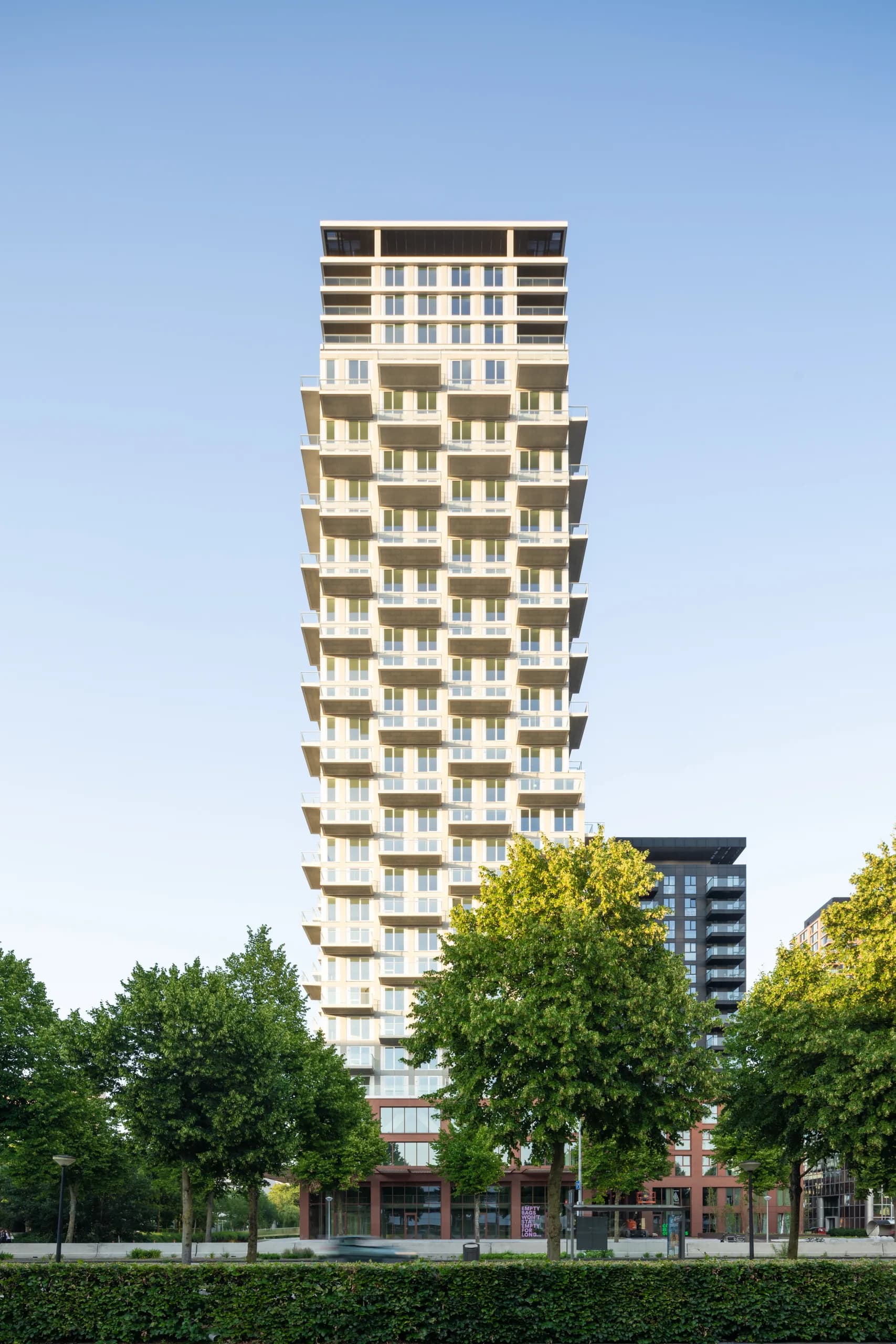 Crystal toren gezien vanuit het Hondsrugpark