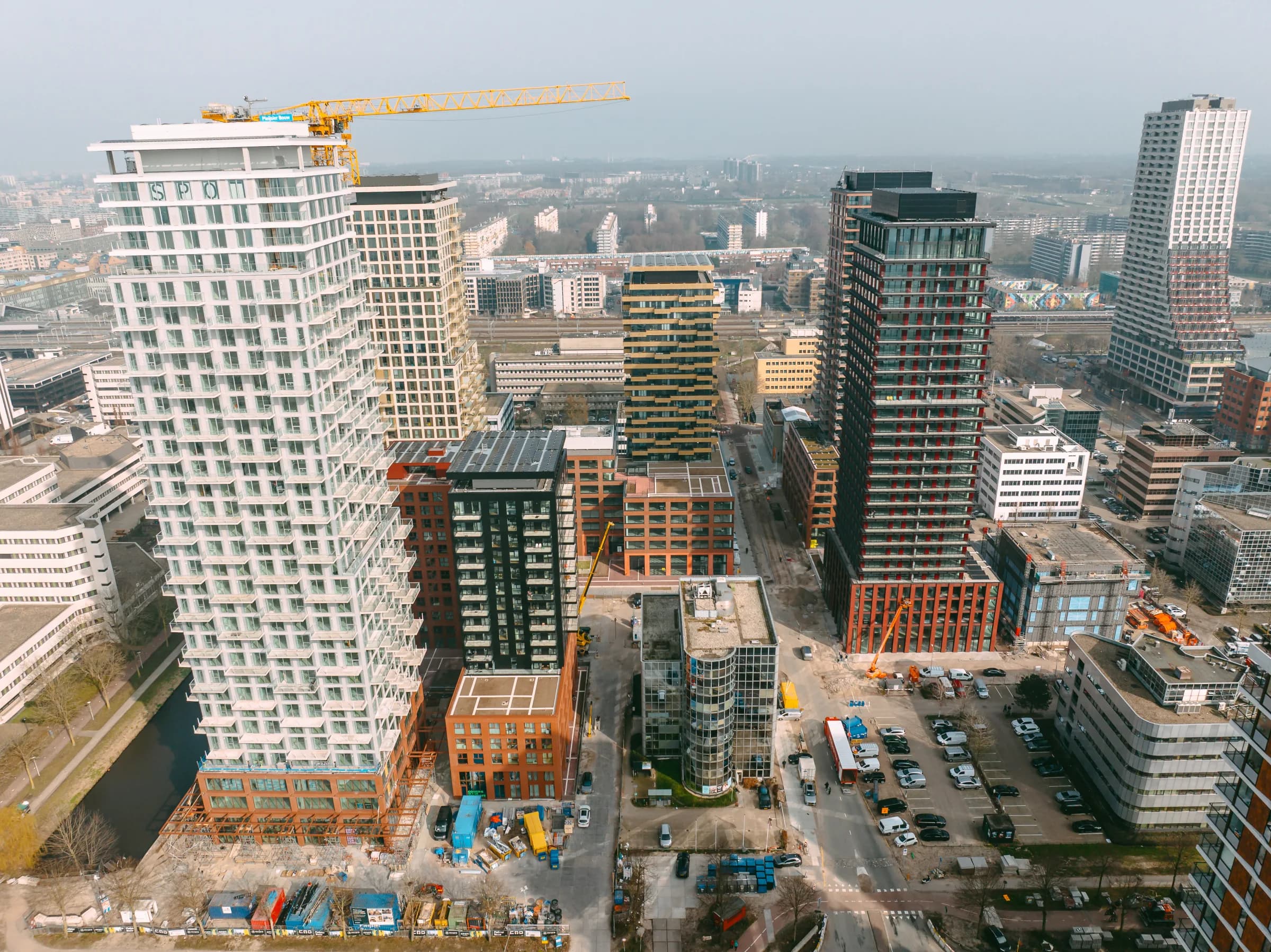 SPOT Amsterdam vanuit de lucht — bouw maart 2026
